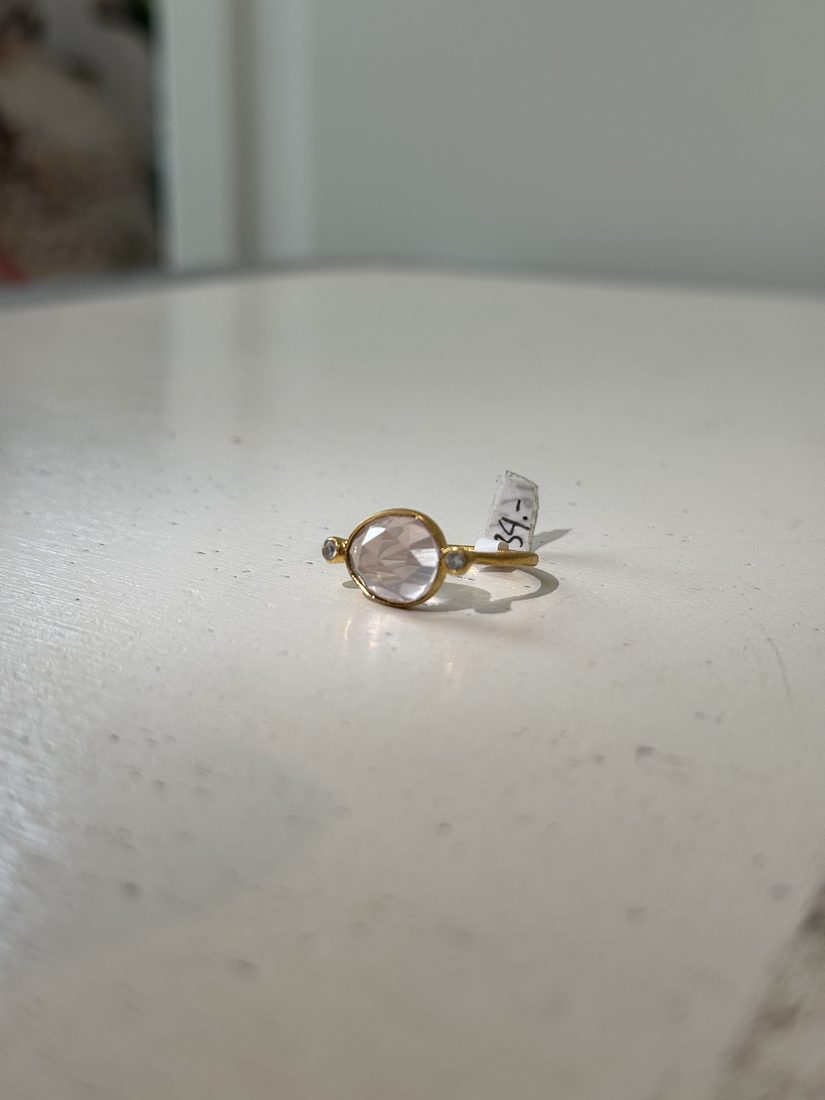 Rozenkwarts ring